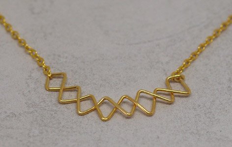 Collier "CROWNED" en plaqué or