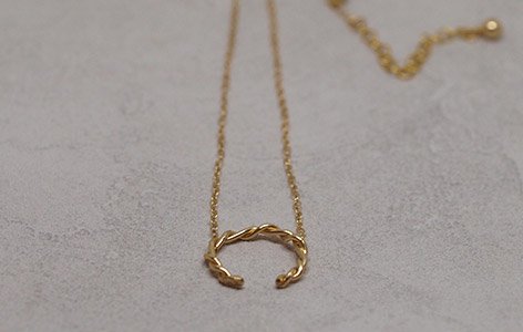 Collier "TWIST" en plaqué or