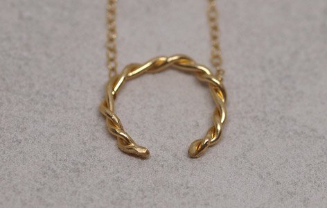 Collier "TWIST" en plaqué or