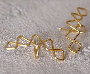 Boucles d'oreilles "Crowned V »