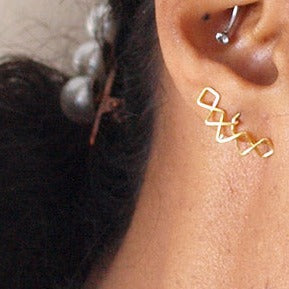 Boucles d'oreilles "Crowned V »